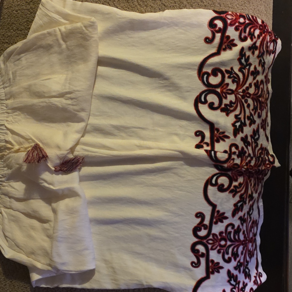 Elegant White and Burgundy Women's Pants & Jumpsuit Set - Picture 4 of 4